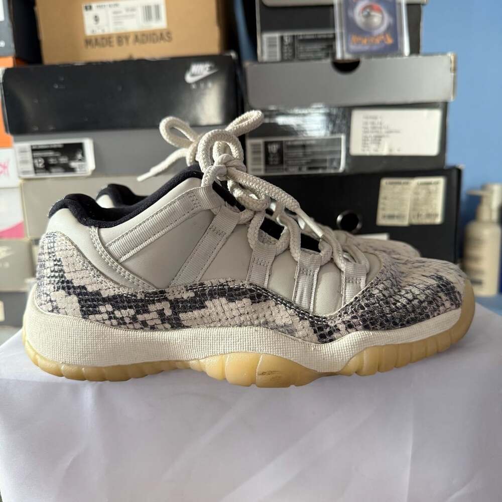 Jordan Air Jordan 11 Retro Low GS Size 5Y Light Bone Snakeskin
